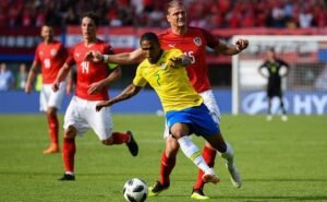 Douglas Costa não está tendo muitas oportunidades de jogo no Bayern (Foto: Wikimedia)