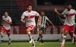 Marthã voltou a balançar as redes na última terça-feira (Foto: CRB/Divulgação)