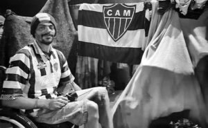 O Galo de Rua registra, no Instagram, fotos dos atleticanos beneficiados (Foto: Galo de Rua)