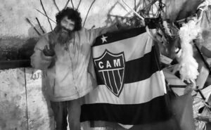 Raul, catador de papelão, foi ajudado por um dentista que se sensibilizou (Foto: Galo de Rua)