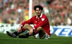 Ryan Giggs ficou no Manchester United de 1987, ainda na base, até 2014 (Foto: Reprodução)