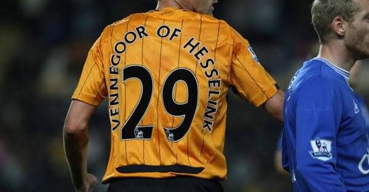 Por que o ex-jogador Vennegoor of Hesselink usava os dois sobrenomes na camisa?