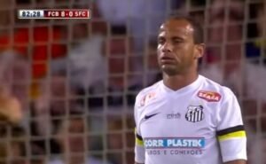 A derrota de 8 a 0 do Santos para o Barcelona está na lista (Foto: Reprodução)