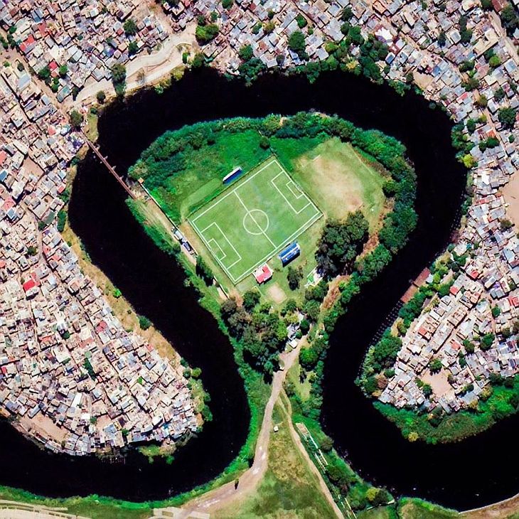 O estádio do Cava está situado numa geografia única (Foto: Reprodução)