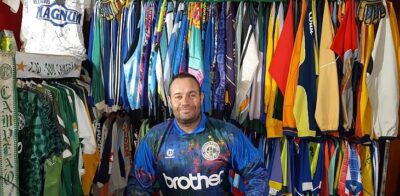 Colecionador reúne quase todas as camisas de goleiro do Guarani desde 1976