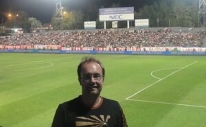 Felipe já foi a quase 100 estádios diferentes desde 1987 (Fotos: Acervo pessoal)