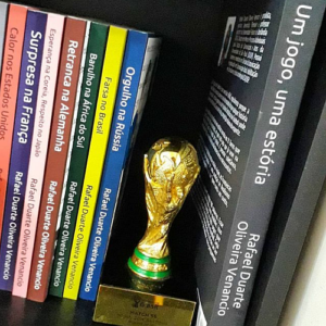 Rafael tem proficiência em 10 idiomas: português, inglês, espanhol, francês, italiano, alemão, grego, russo, húngaro e hebraico (Foto: Divulgação)