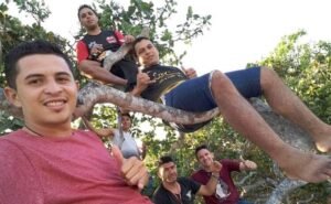 As transmissões da TV 100 Futuro ganharam fama graças ao bom humor (Foto: Reprodução)