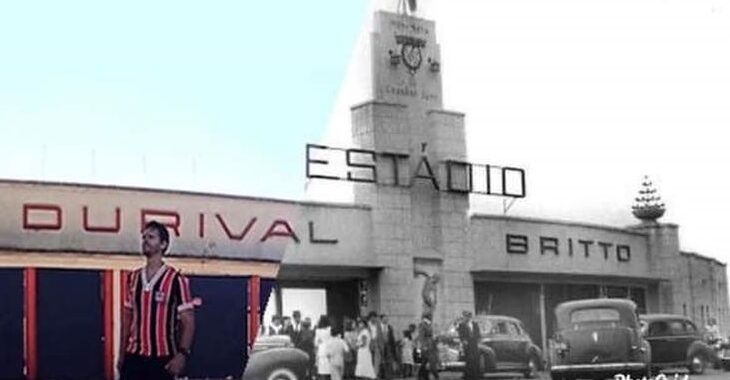 Torcedor do Paraná reproduz fotos em pontos da história do clube