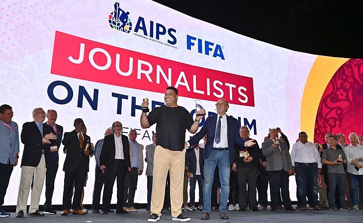 Os troféus foram entregues por Ronaldo Fenômeno (Foto: AIPS)