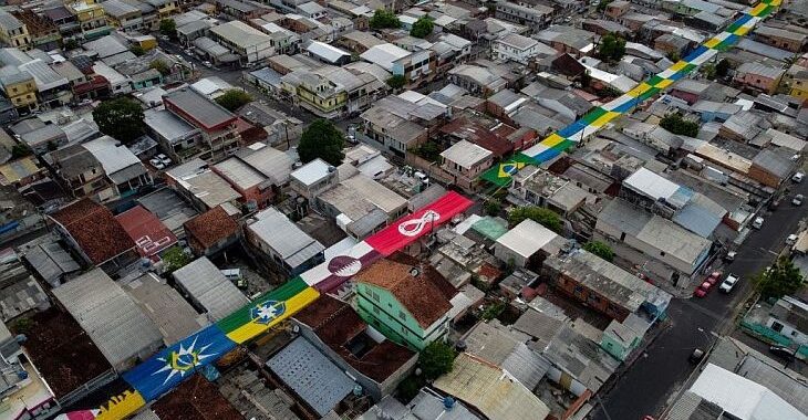 Decoração da Rua da Copa, de Manaus, envolve 500 voluntários