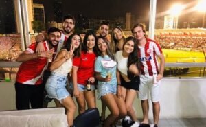 O apartamento vira um camarote particular para parentes e amigos (Foto: Acervo pessoal)