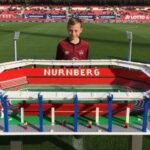 Joe Bryant utiliza entre 5 mil e 6 mil peças de Lego em cada miniatura de estádio (Foto: Divulgação)