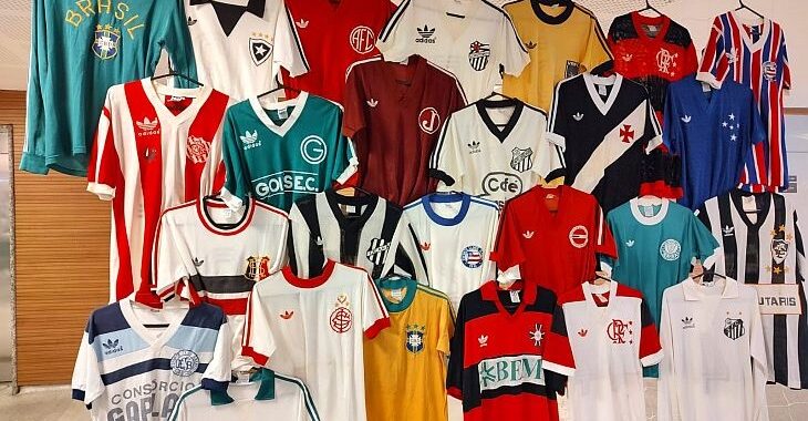 Colecionador tem acervo incrível de camisas de clubes que vestiram Adidas até 1992