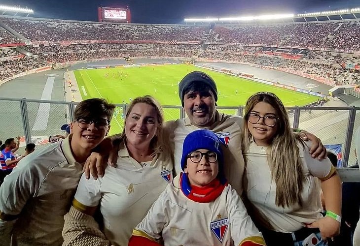 Antônio esteve com a família no jogo contra o River em Buenos Aires (Foto: Acervo pessoal)