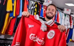 A Futclassics, de Belo Horizonte, tem um estoque enorme (Fred Magno/O Tempo)