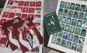 Os álbuns de figurinhas com ilustrações seguem temáticas de Copas ou clubes (Foto: Divulgação)