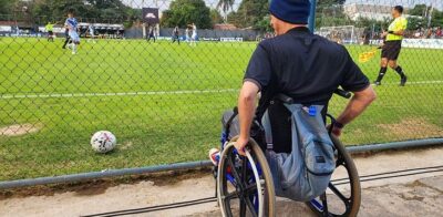 Cadeirante viajante de estádios viu todos os jogos de rodada do Campeonato Paraguaio