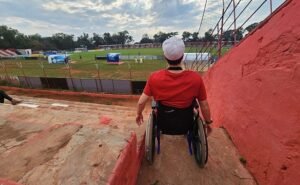 A acessibilidade, como no estádio do Atlético Colegiales, não é ideal (Foto: Acervo pessoal)