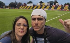 Cláudio Bazoli divide o Caçadores de Estádios com a esposa, a jornalista Karla Bazoli (Foto: Acervo pessoal)