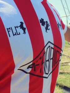 Uma das camisas homenageia o Bangu, um dos clubes de trabalhadores pioneiros no Brasil (Foto: Divulgação)