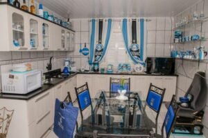 A casa de Mercedes Cerutti tem 100 m2, sendo temática por dentro e por fora (Foto: Acervo pessoal)