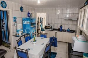 A casa de Mercedes Cerutti tem 100 m2, sendo temática por dentro e por fora (Foto: Acervo pessoal)
