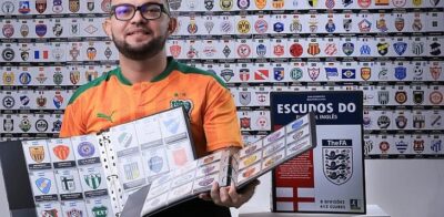 Colecionador com 20 mil escudos vende cards com emblemas de futebol