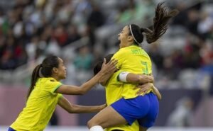 Das 23 atletas convocadas, 15 atuam no Brasil (Foto: Leandro Lopes/CBF)