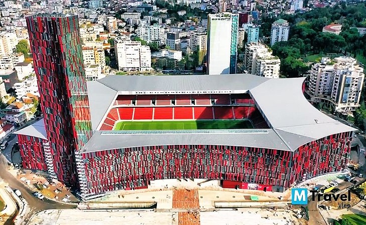 Hotel em Tirana oferece vista incrível para o estádio da seleção da Albânia