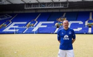 Graeme Holmes já viu mais de 1.000 jogos do Everton em Goodison Park (Foto: Acervo pessoal)