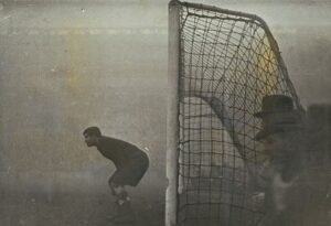 Reza a lenda que, aproveitando a densa névoa, o Dínamo chegou a contar com 15 jogadores (Foto: Reprodução)
