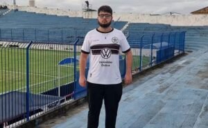 Álvaro Marques virou um torcedor símbolo do Resende (Foto: Acervo pessoal)