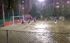 Sérgio Carpentiere, de 85 anos, joga duas vezes por semana no Internacional de Regatas, de Santos (Foto: Acervo pessoal)