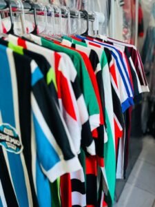 As camisas da coleção são cuidadosamente guardadas (Foto: Acervo pessoal)