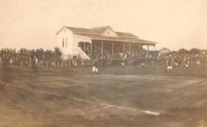 O Estádio da Baixada, em Porto Alegre, foi o palco da maior conquista da história do Grêmio Esportivo Bagé (Foto: CP Memória)