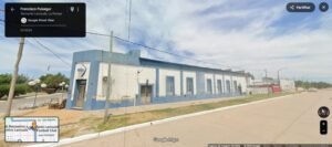 Sedes do Larroude Foot Ball Club (esq) e do Centro Recreativo y Deportivo Larroude (dir) são vizinhas (Foto: Google Maps)