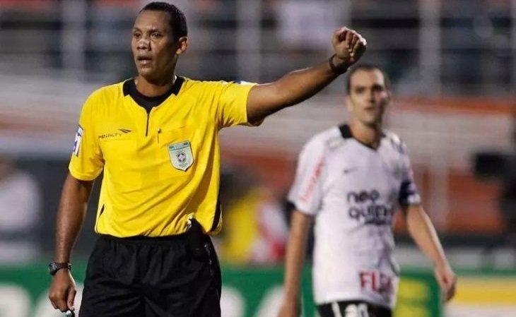 O gaúcho Márcio Chagas apitou diversos jogos no Brasil entre 2005 e 2014. (Foto: Reprodução)