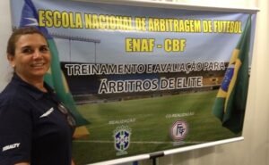 A psicóloga Marta Magalhães iniciou o trabalho terapêutico junto com árbitros profissionais do CBF em 2007. (Foto: Reprodução)