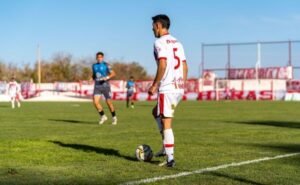 A lista de divergências linguísticas entre o futebol de Brasil e Portugal é extensa (Foto: Reprodução)